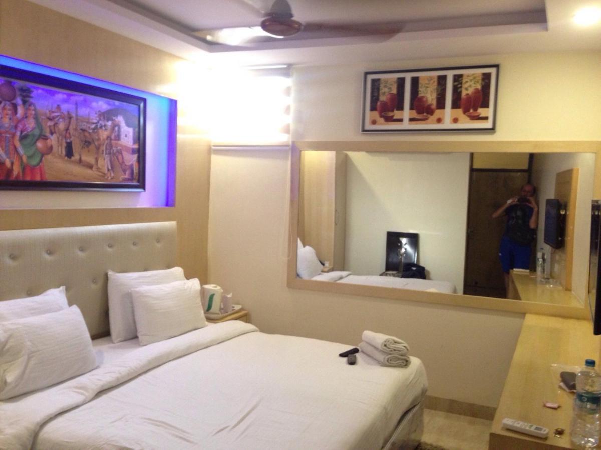 Hotel Arjun New Delhi Buitenkant foto