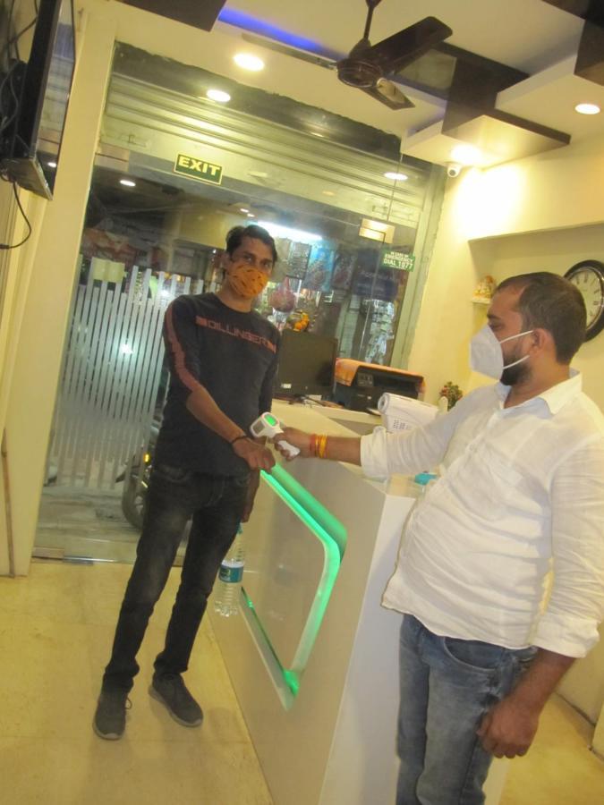 Hotel Arjun New Delhi Buitenkant foto
