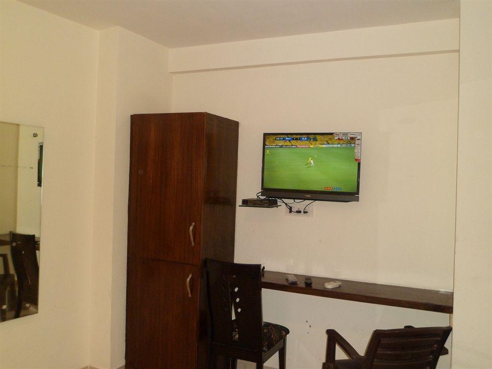 Hotel Arjun New Delhi Buitenkant foto