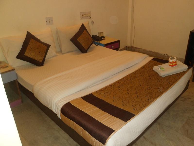 Hotel Arjun New Delhi Buitenkant foto