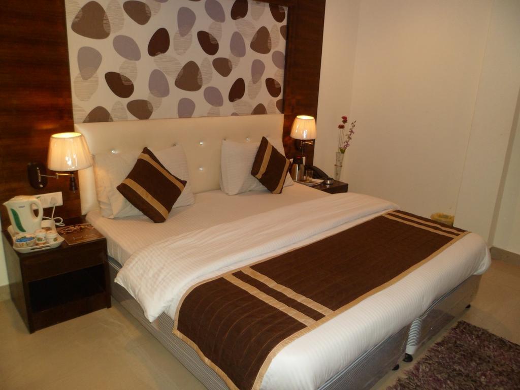 Hotel Arjun New Delhi Buitenkant foto