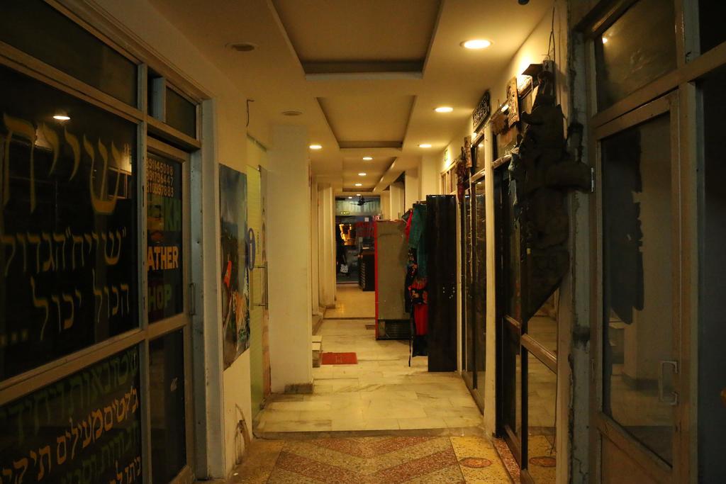 Hotel Arjun New Delhi Buitenkant foto