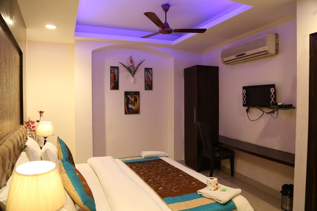 Hotel Arjun New Delhi Buitenkant foto