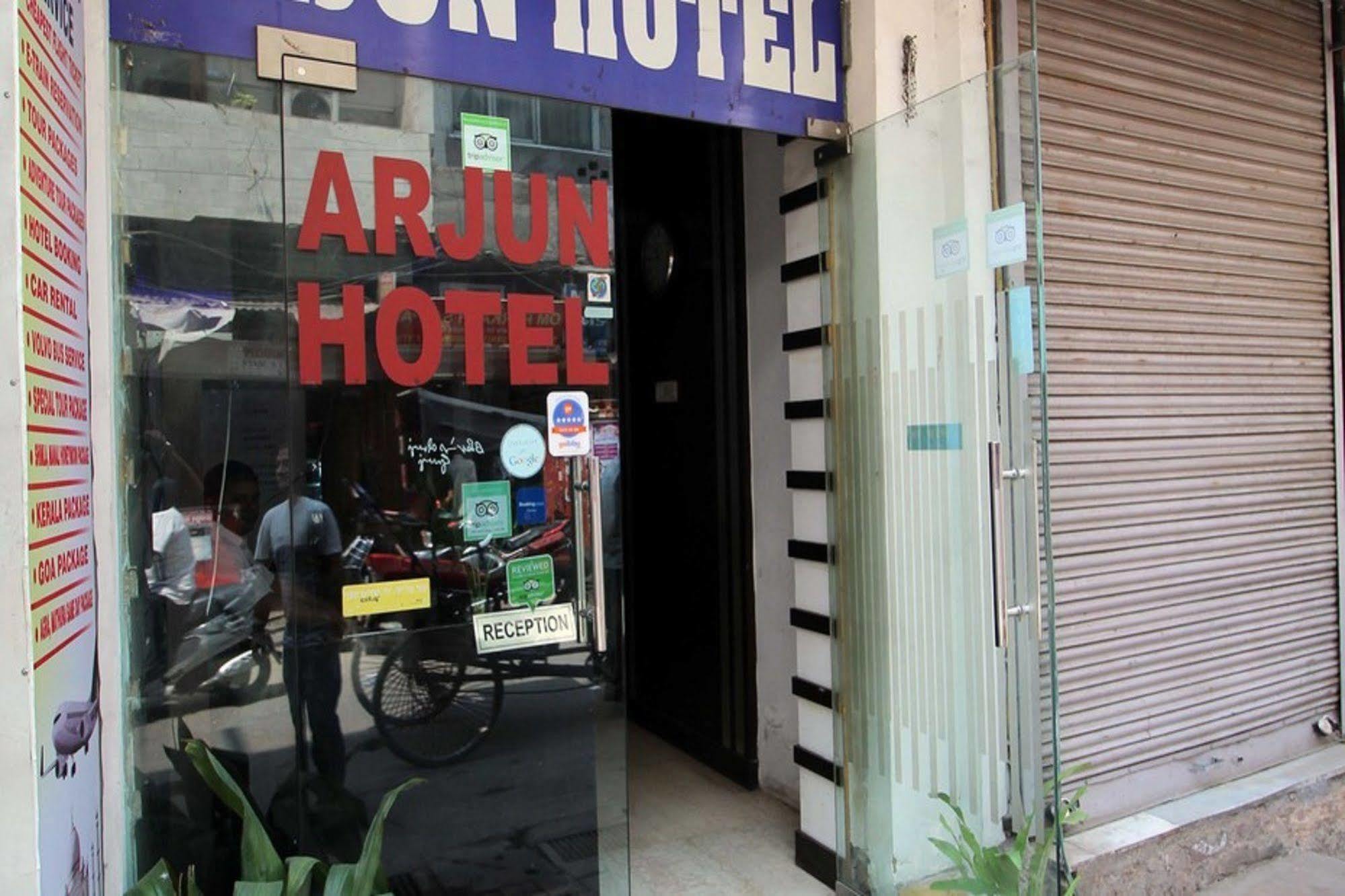 Hotel Arjun New Delhi Buitenkant foto