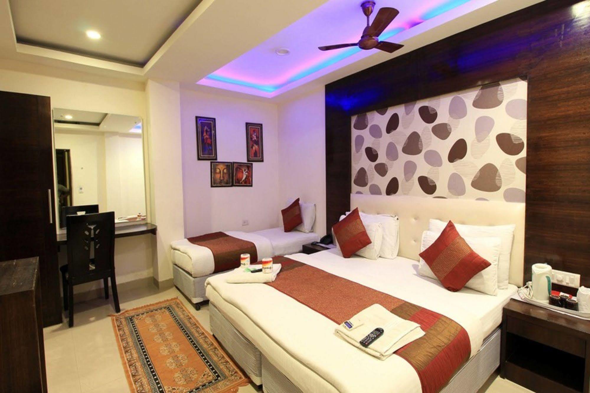 Hotel Arjun New Delhi Buitenkant foto