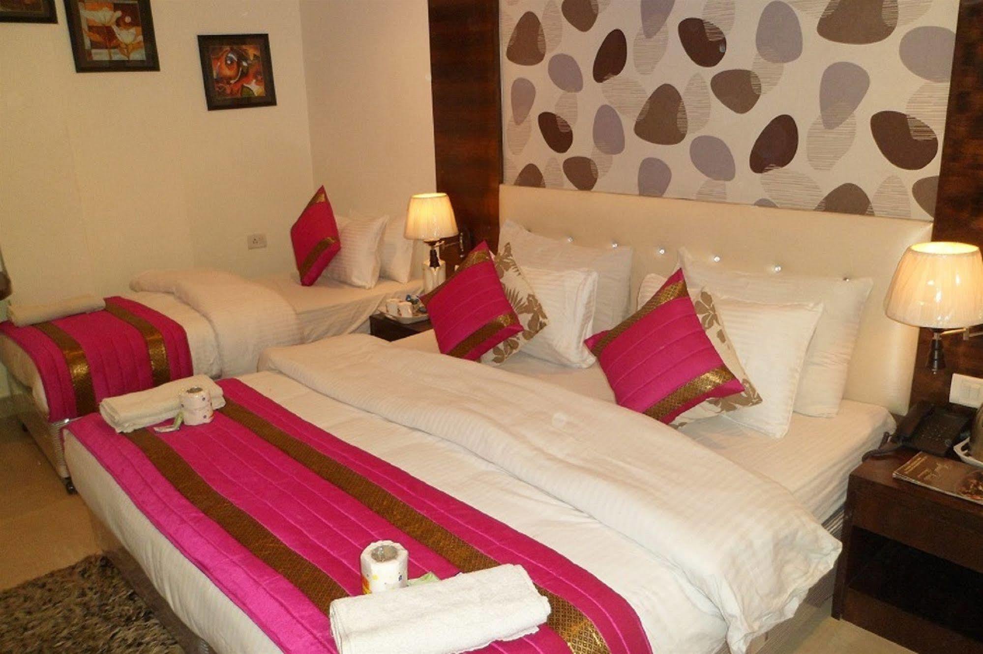 Hotel Arjun New Delhi Buitenkant foto