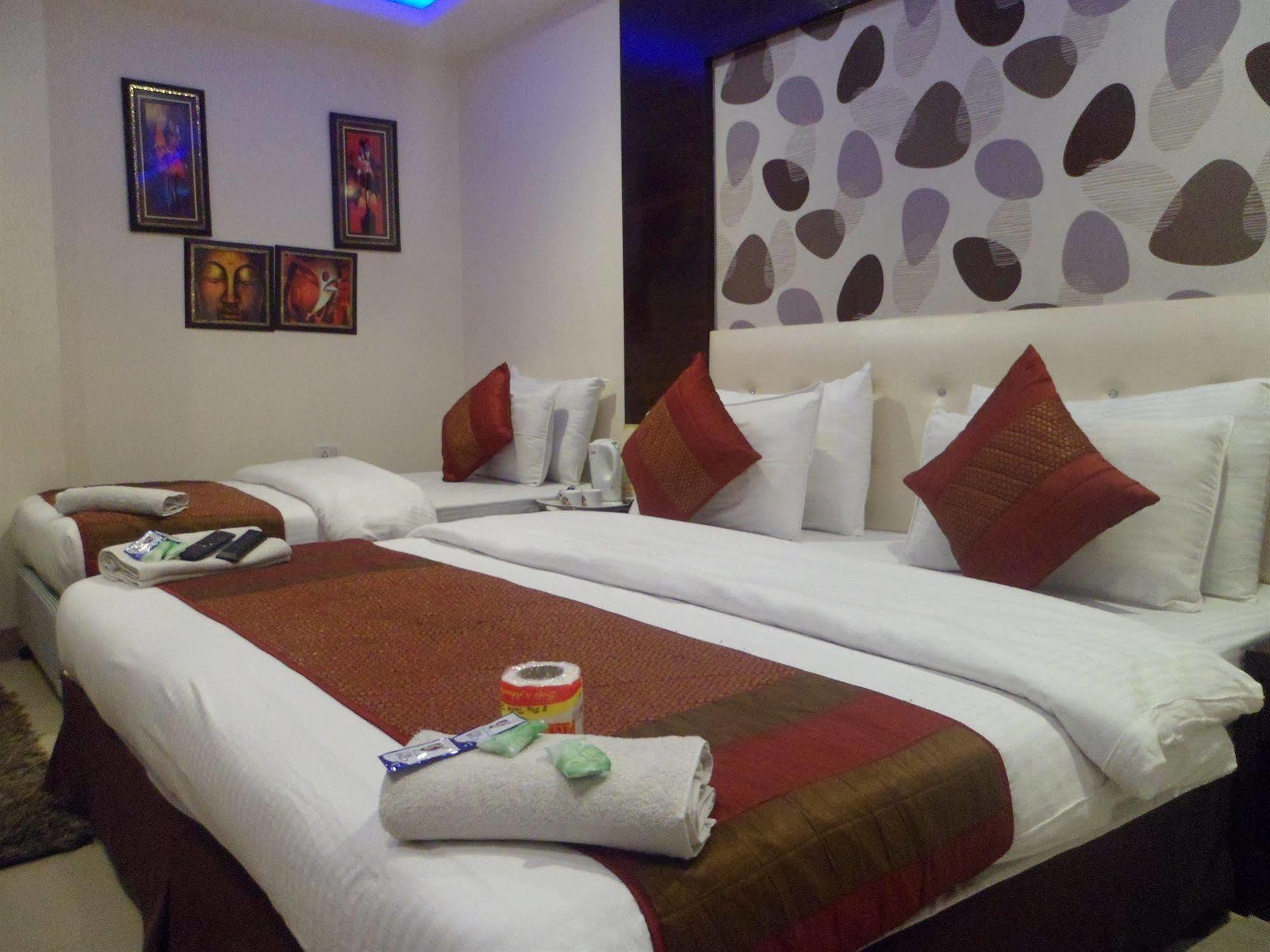 Hotel Arjun New Delhi Buitenkant foto
