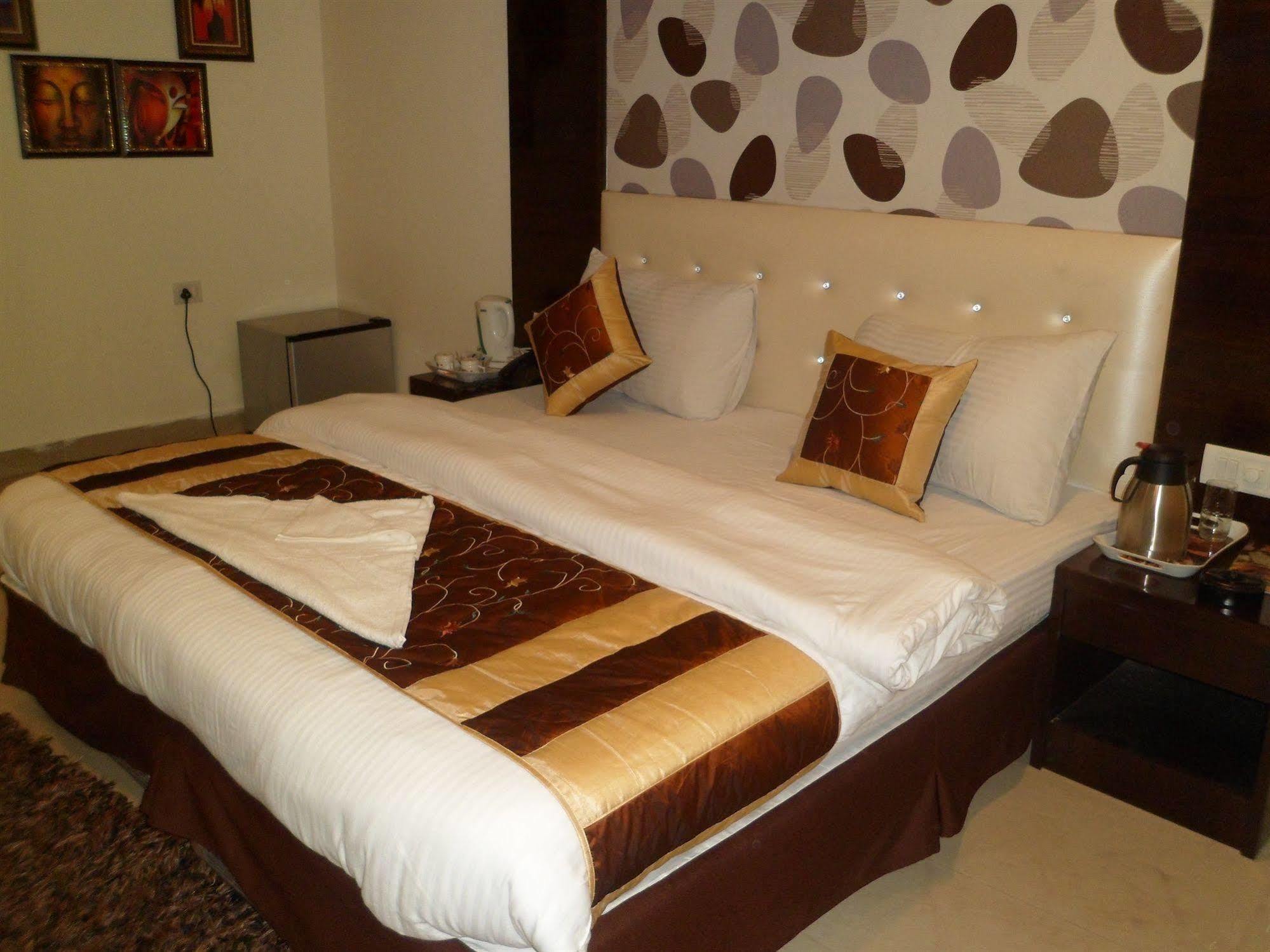 Hotel Arjun New Delhi Buitenkant foto