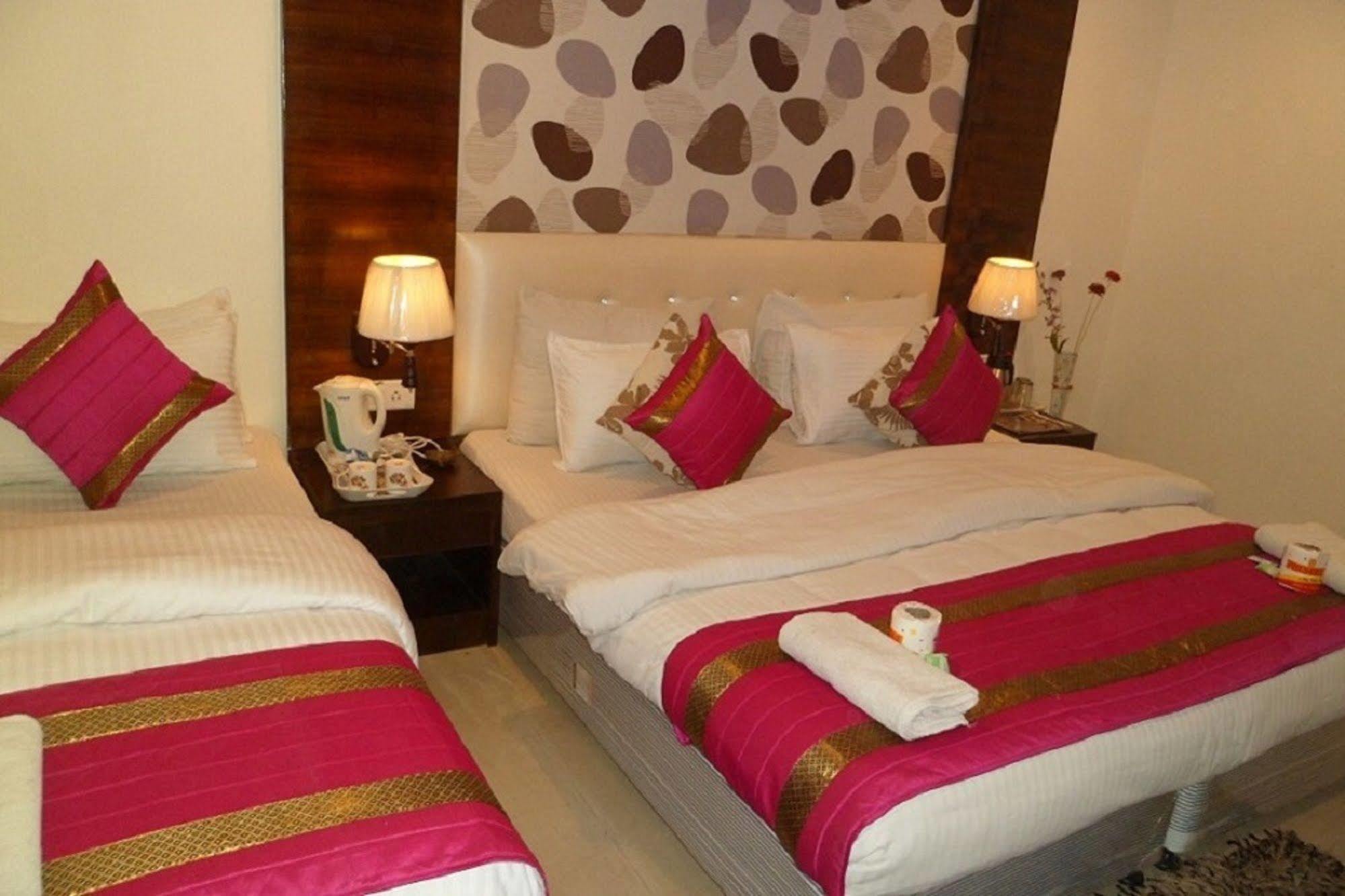 Hotel Arjun New Delhi Buitenkant foto