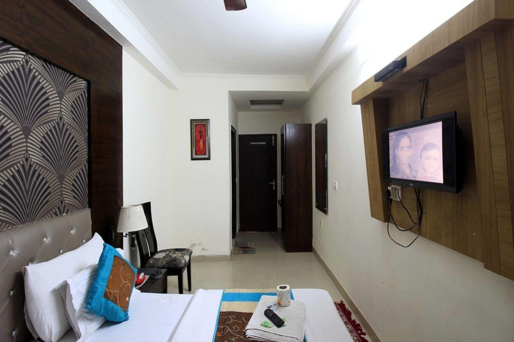 Hotel Arjun New Delhi Buitenkant foto