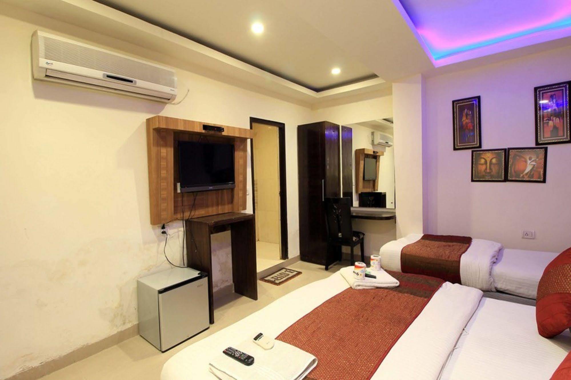 Hotel Arjun New Delhi Buitenkant foto